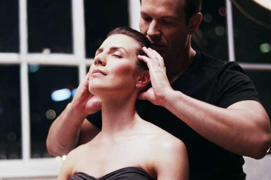 Man focusing all his energy on women and messaging her head