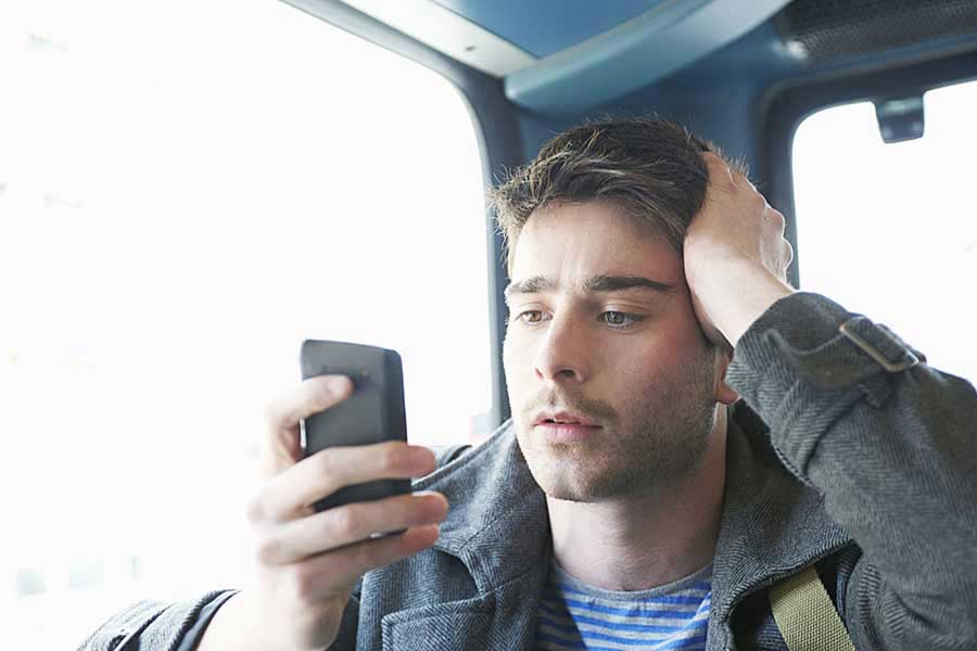 Your Guide for How to Text a Woman